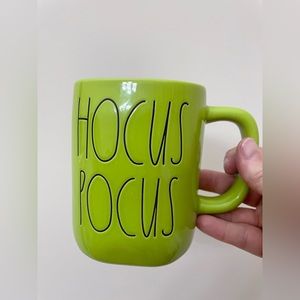 🦖RAE DUNN HOCUS POCUS MUG